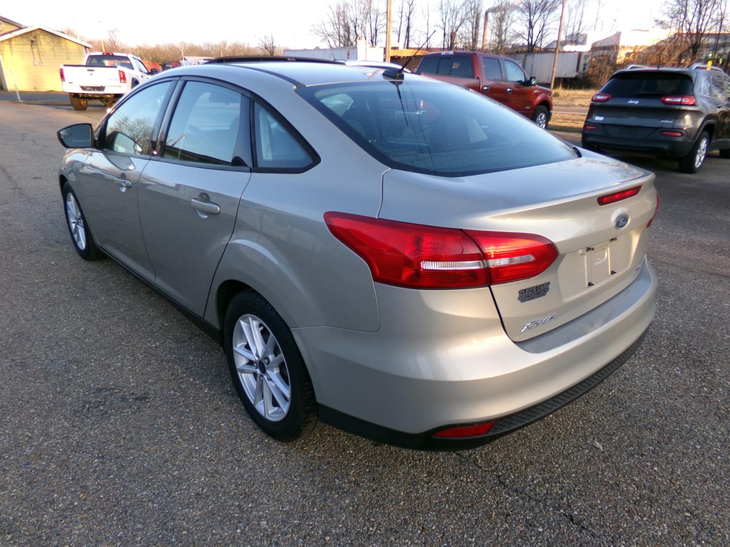 2015 Tectonic Silver Metallic /Black Ford Focus (1FADP3F23FL) , located at 401 First NE, Bearden, AR, 71720, (870) 687-3414, 33.726528, -92.611519 - Photo#2